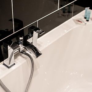 King Room En-Suite Basement